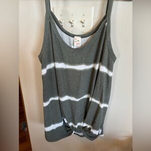 💙Army green and white striped tank with bottom detail